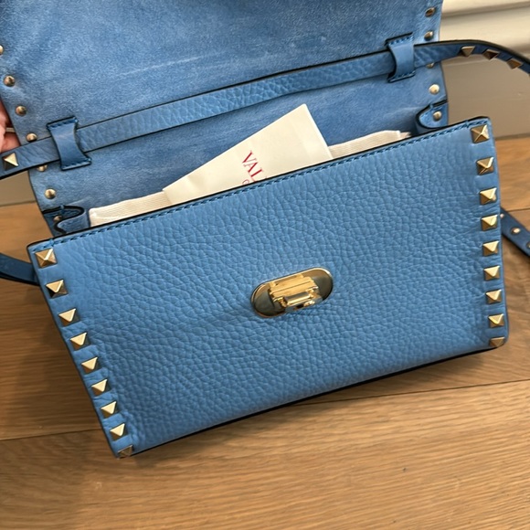 Valentino Garavani Small Rockstud Leather Shoulder Bag in Rare Bright Blue - Picture 7 of 10